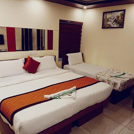 Majestic Inn Thiruvananthapuram Bagian luar foto