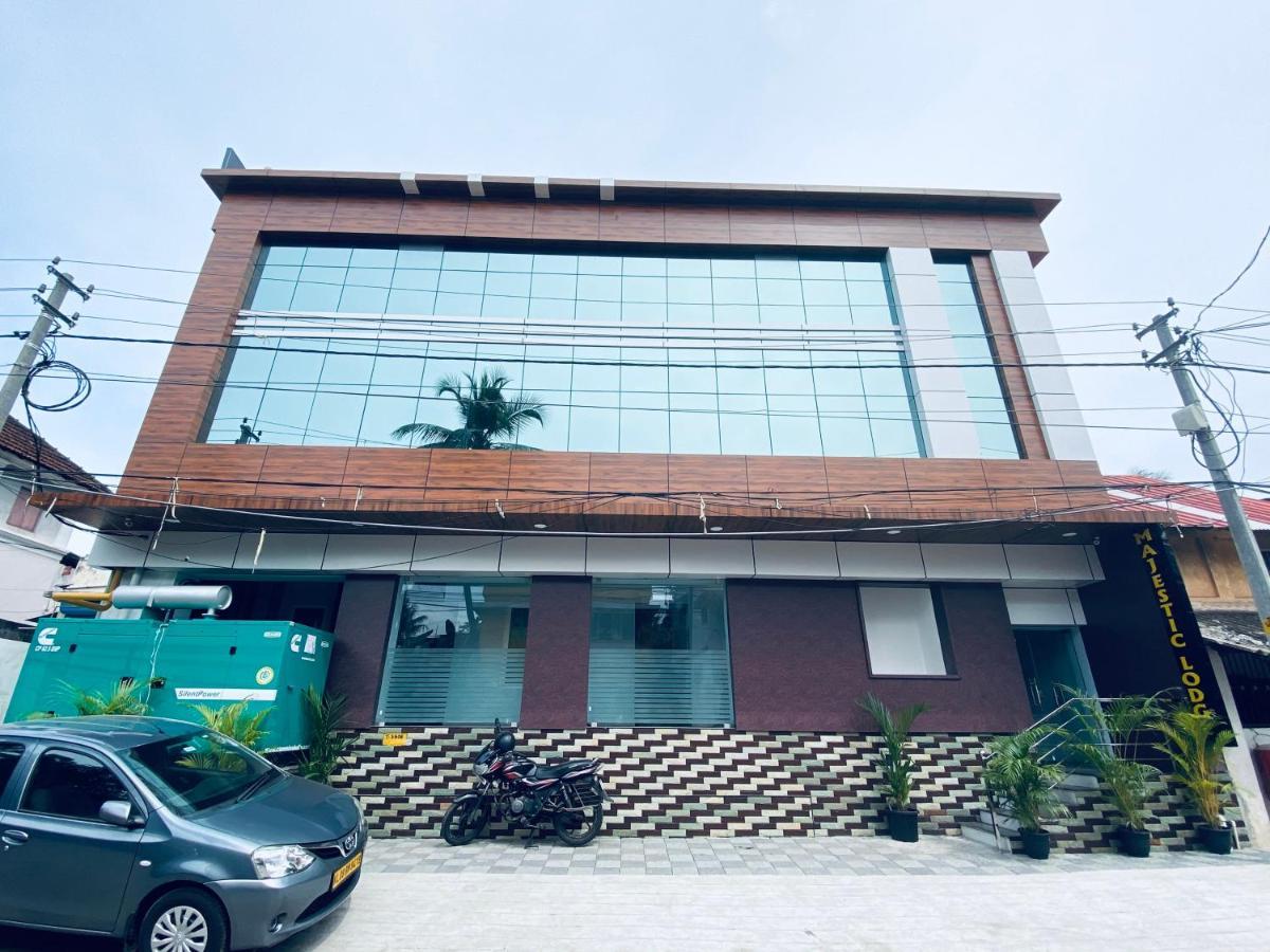 Majestic Inn Thiruvananthapuram Bagian luar foto