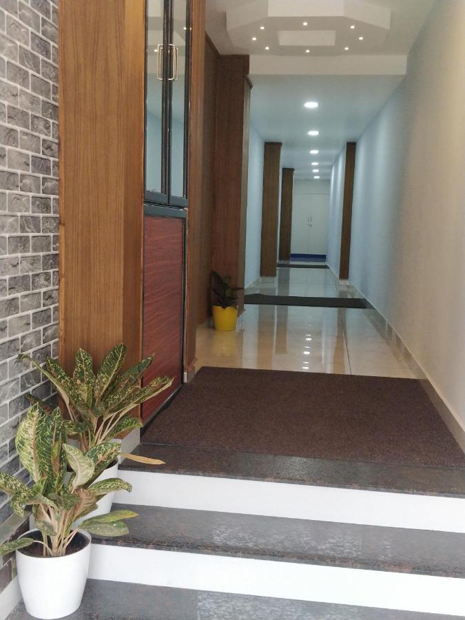 Majestic Inn Thiruvananthapuram Bagian luar foto