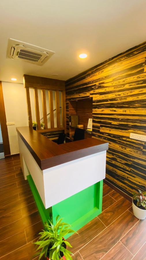 Majestic Inn Thiruvananthapuram Bagian luar foto