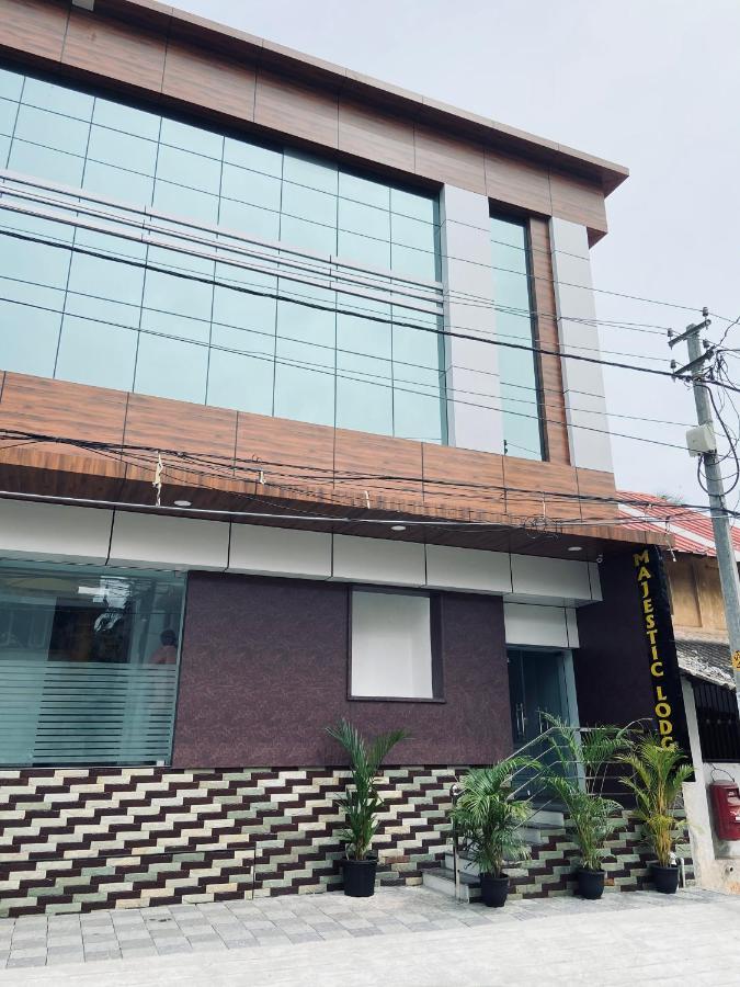 Majestic Inn Thiruvananthapuram Bagian luar foto