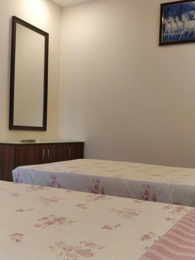 Majestic Inn Thiruvananthapuram Bagian luar foto