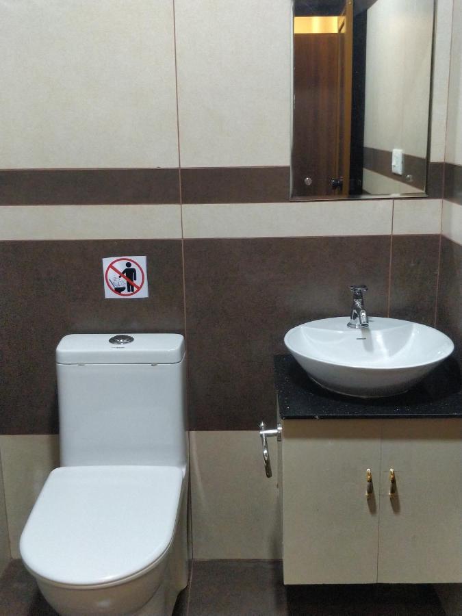 Majestic Inn Thiruvananthapuram Bagian luar foto