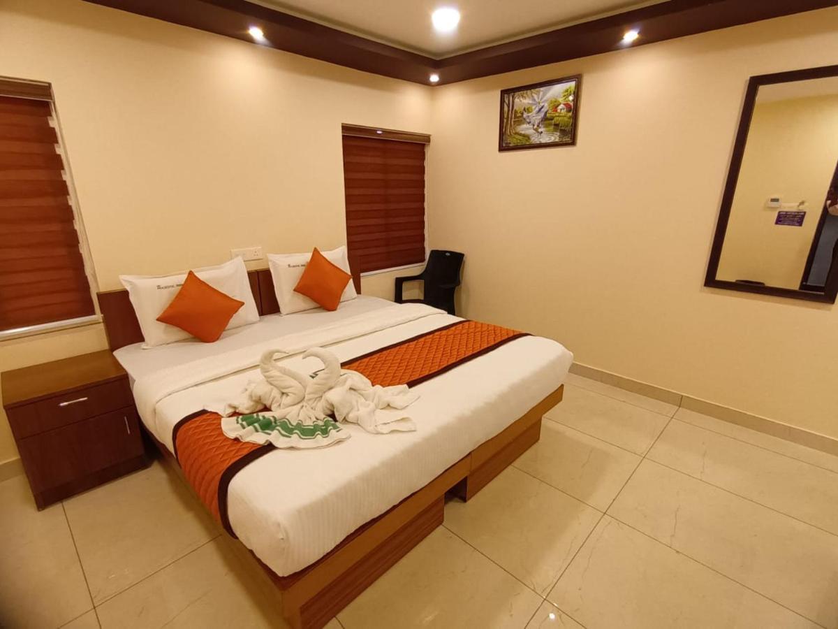 Majestic Inn Thiruvananthapuram Bagian luar foto