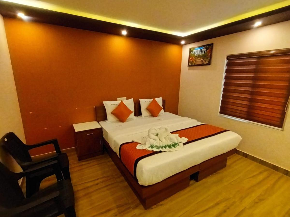 Majestic Inn Thiruvananthapuram Bagian luar foto