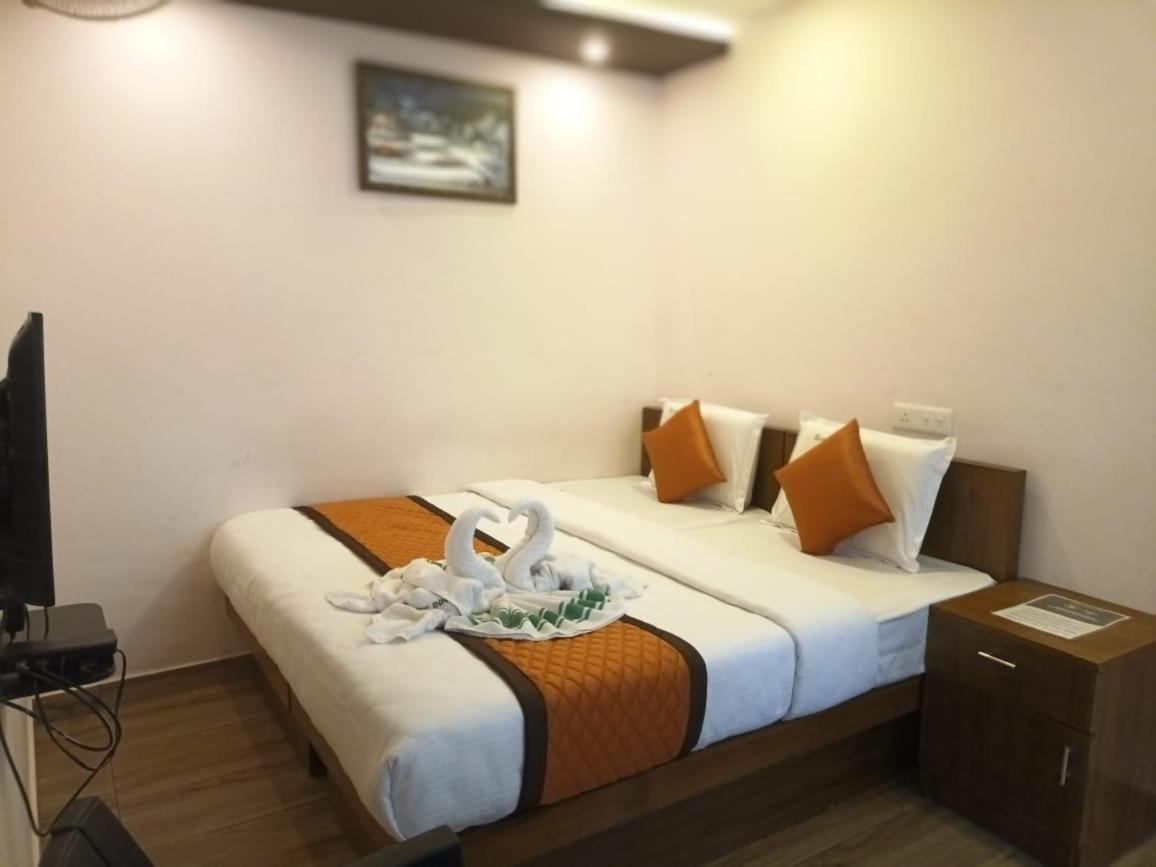 Majestic Inn Thiruvananthapuram Bagian luar foto