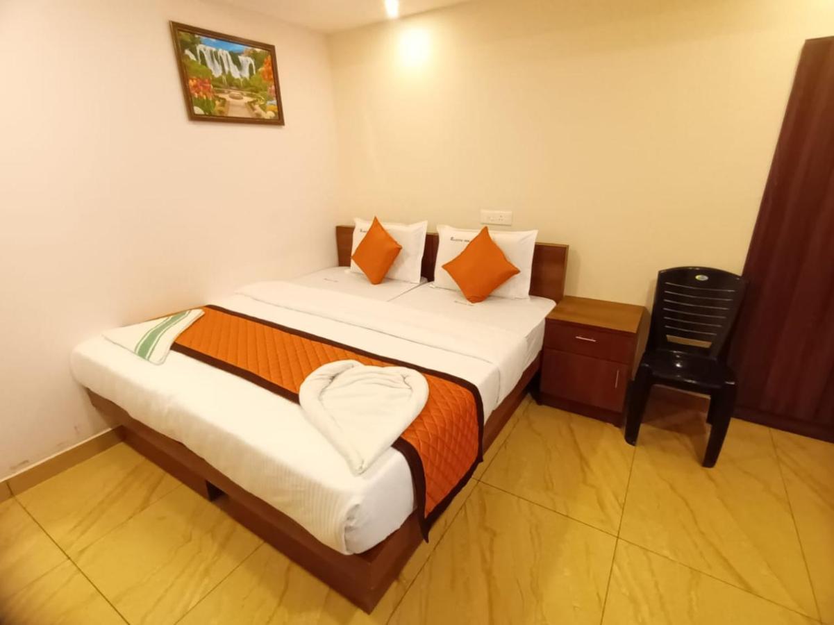 Majestic Inn Thiruvananthapuram Bagian luar foto