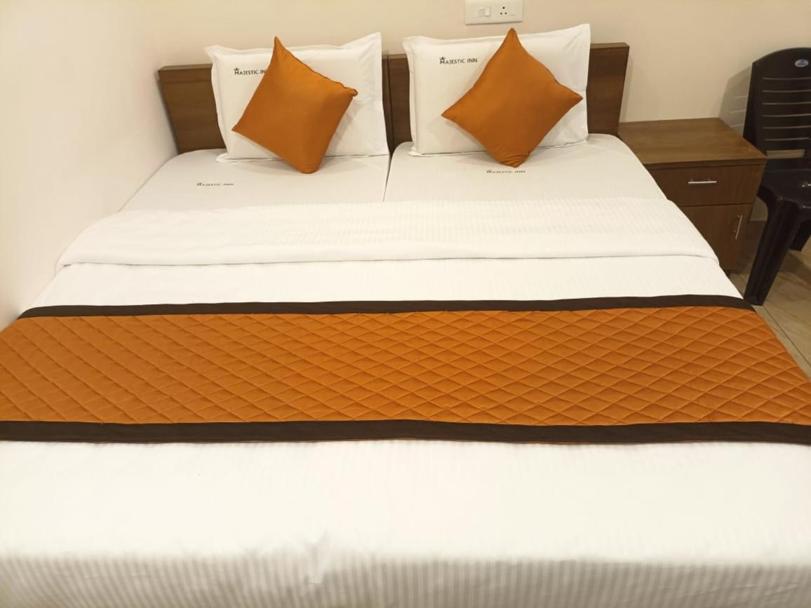Majestic Inn Thiruvananthapuram Bagian luar foto