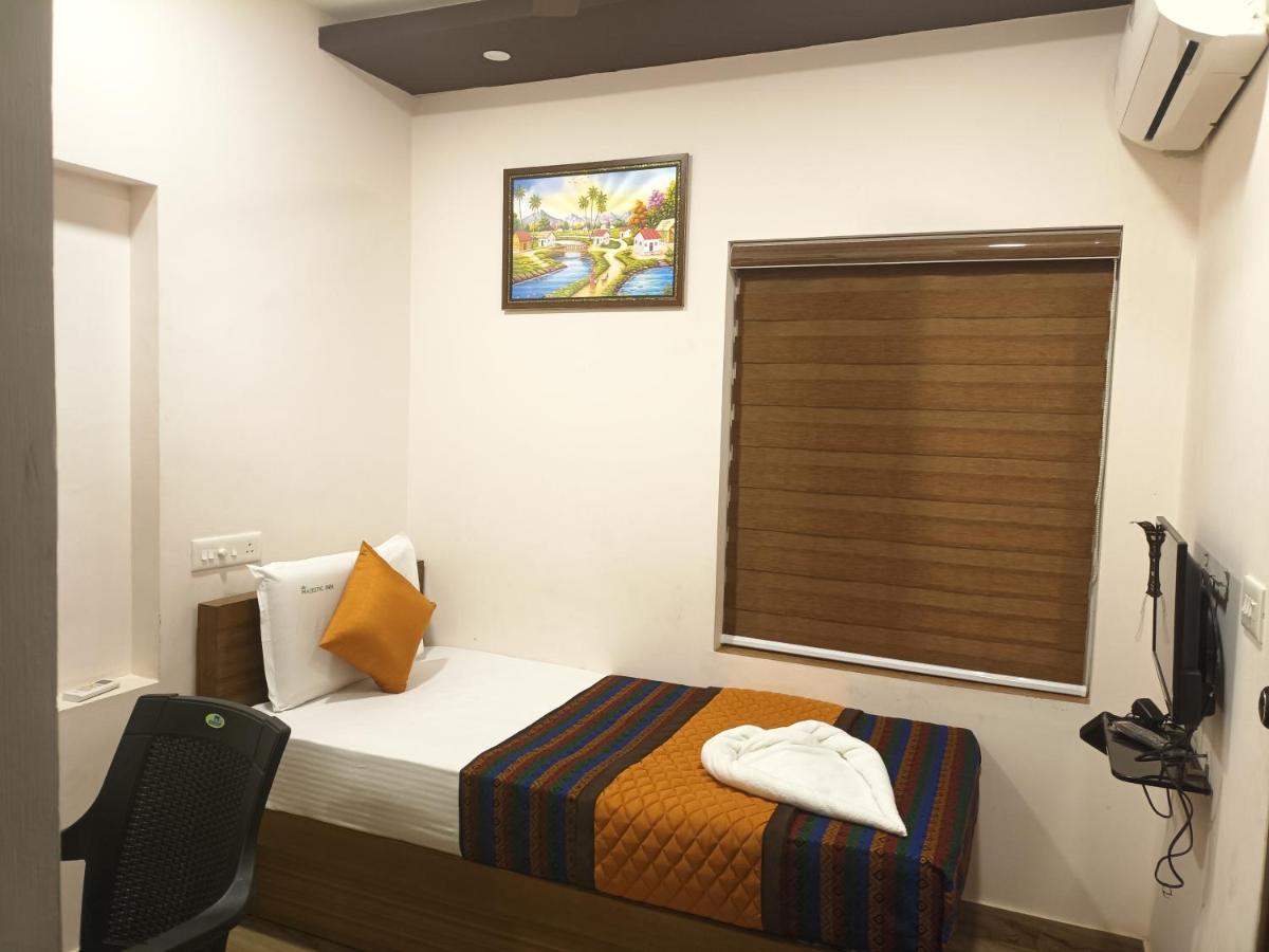 Majestic Inn Thiruvananthapuram Bagian luar foto