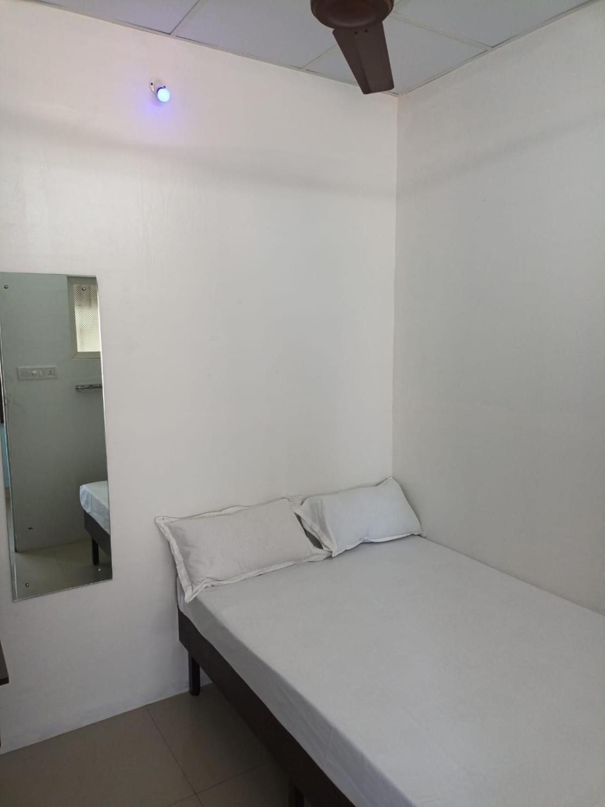Majestic Inn Thiruvananthapuram Bagian luar foto