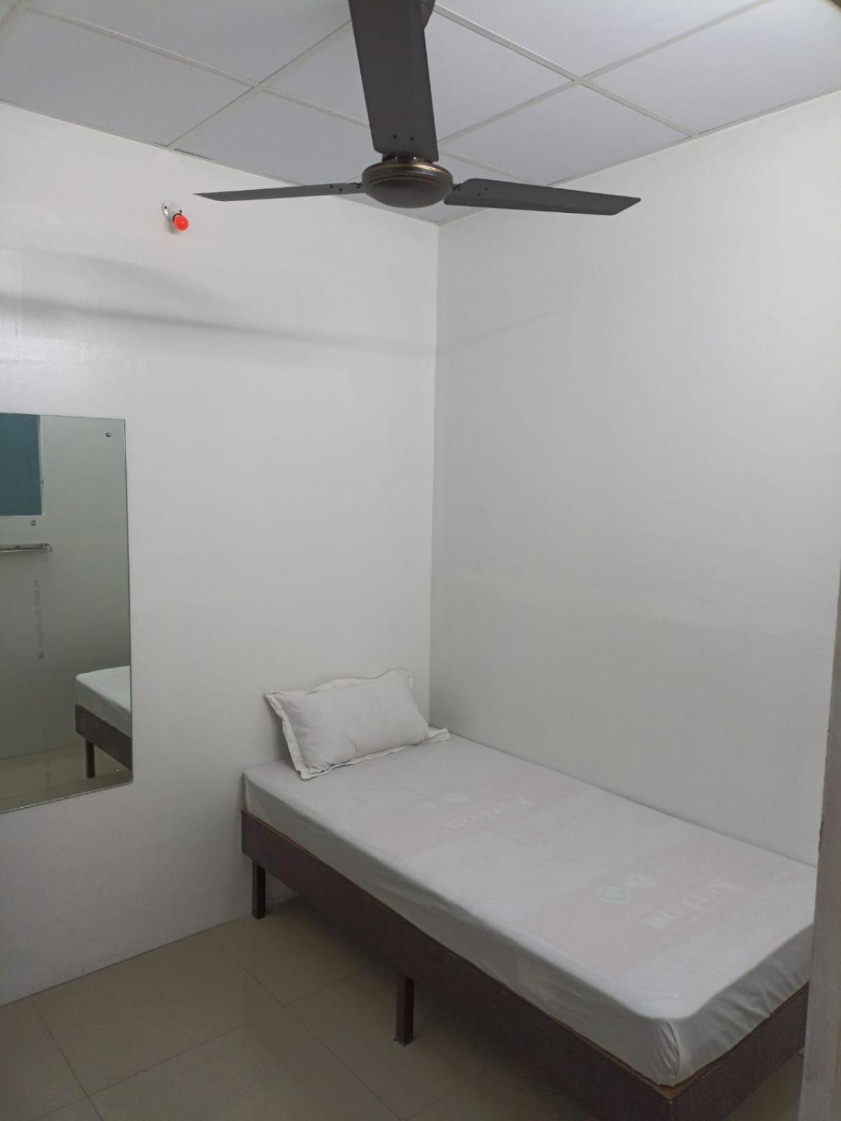 Majestic Inn Thiruvananthapuram Bagian luar foto