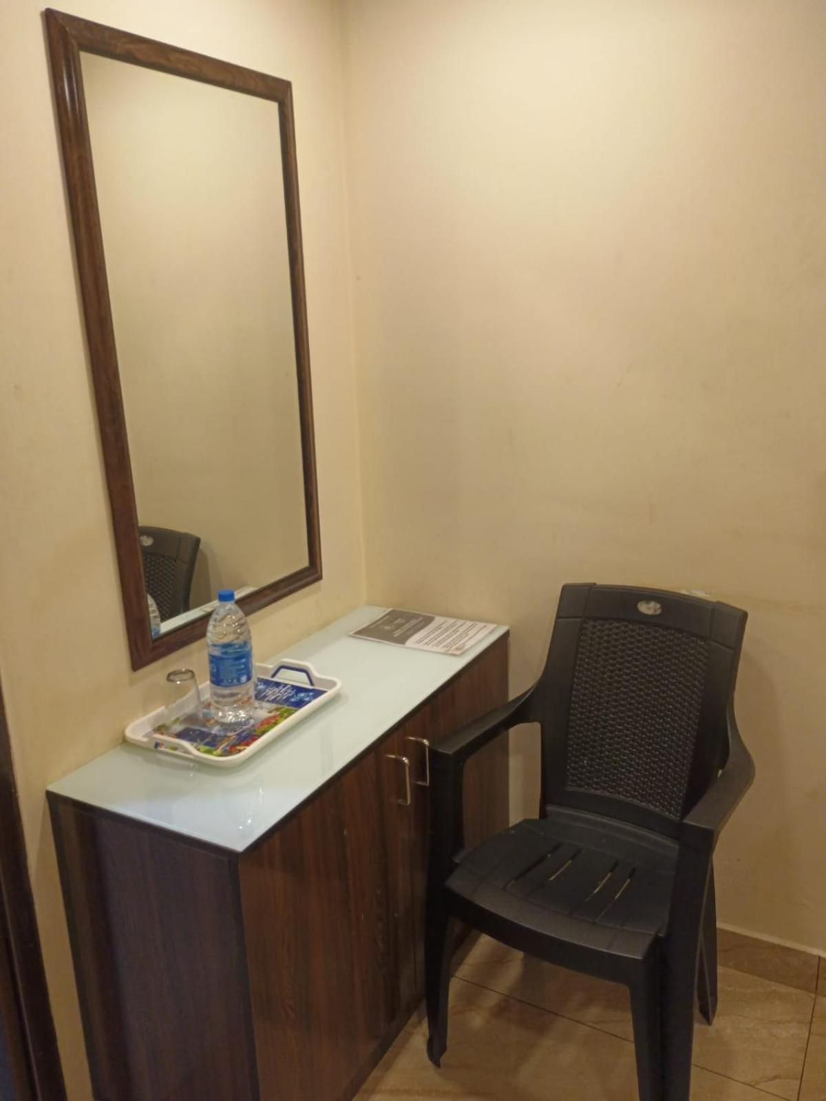 Majestic Inn Thiruvananthapuram Bagian luar foto